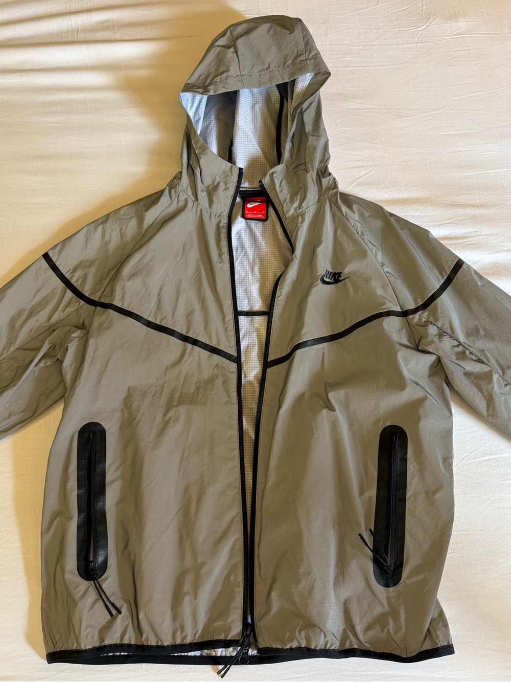 Nike Tech Men's Woven Flash Jacket. Size Medium